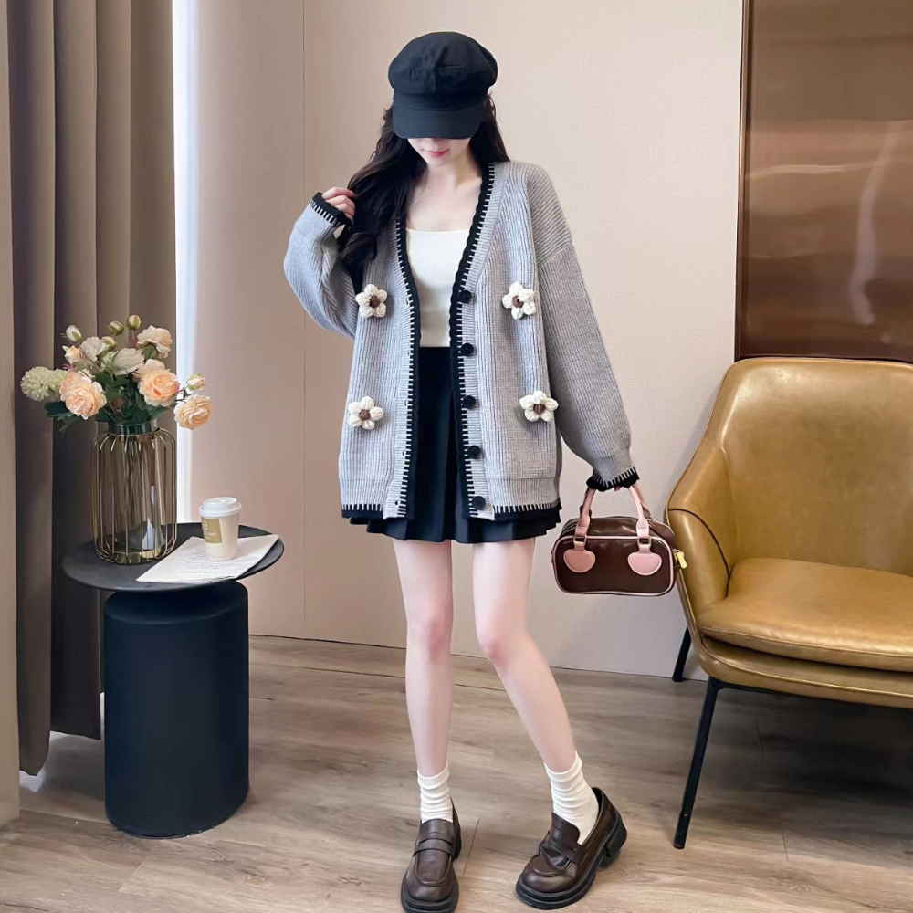 フラワーモチーフ付きカーディガン｜ガーリーカジュアル