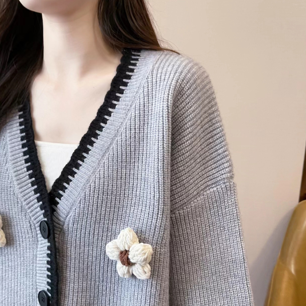 フラワーモチーフ付きカーディガン｜ガーリーカジュアル