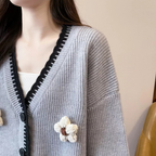 フラワーモチーフ付きカーディガン｜ガーリーカジュアル