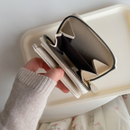 スクエアステッチ｜ジップ付き二つ折り財布