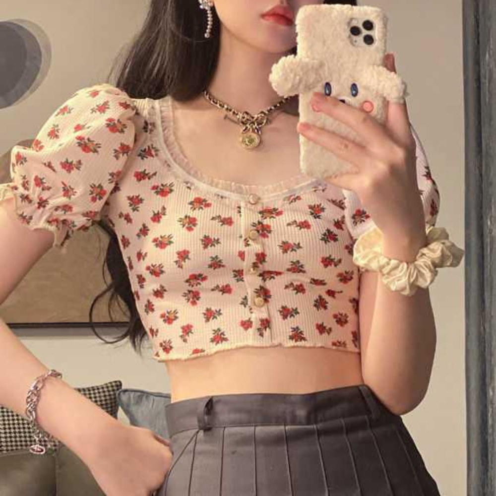 ガーリー気分を盛り上げる｜花柄パフスリーブショートトップス