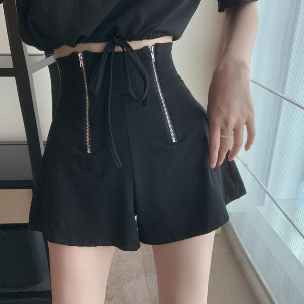 ショルダーカット｜ロゴT＆ショートパンツセットアップ