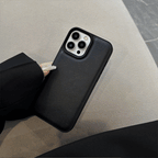 ミニマルデザイン｜レザー調ブラックケース