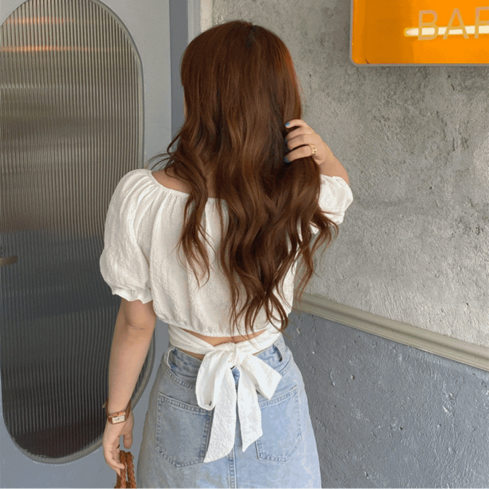 ふんわりシルエットが愛らしい｜バックリボントップス