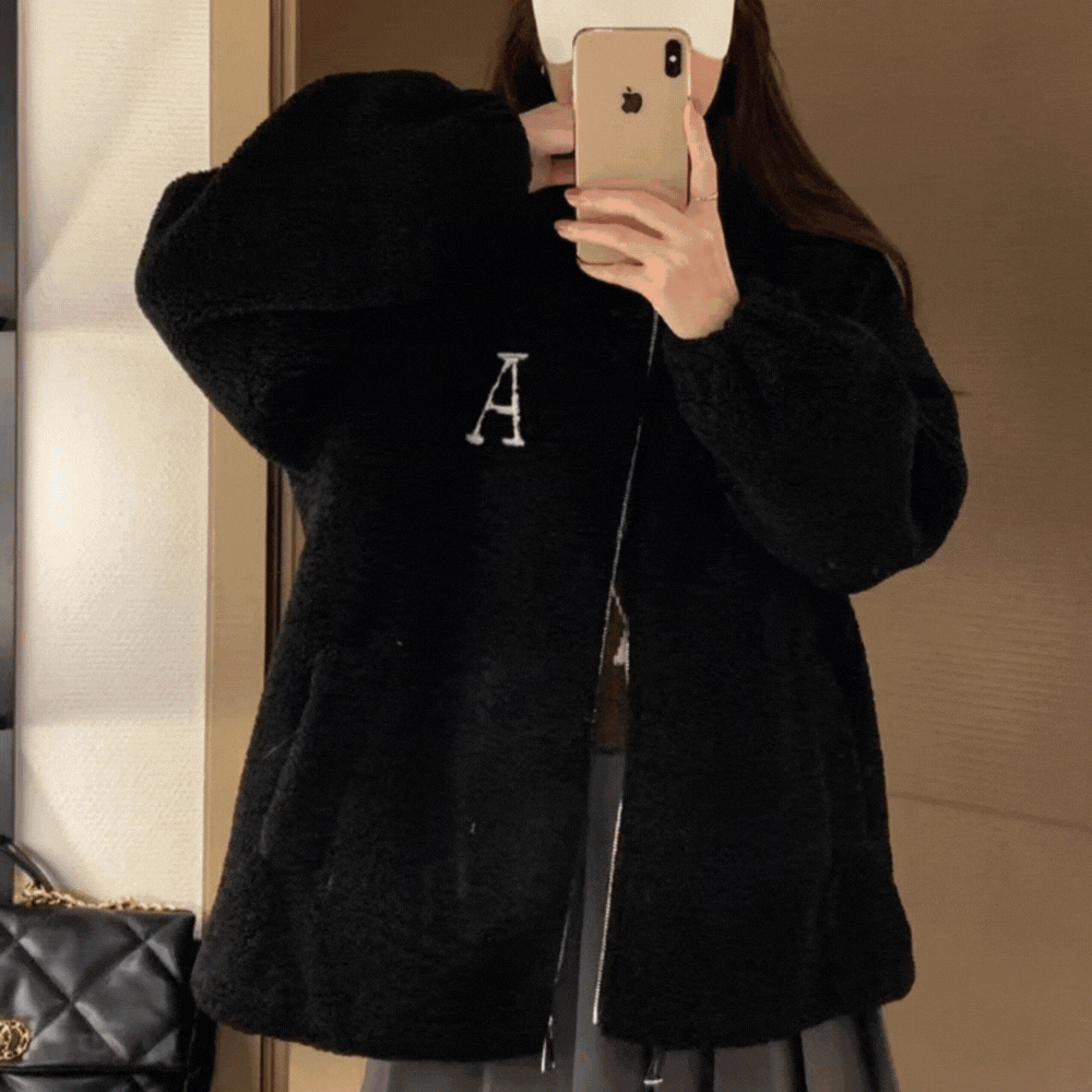 ロゴ刺繍ボアジャケット