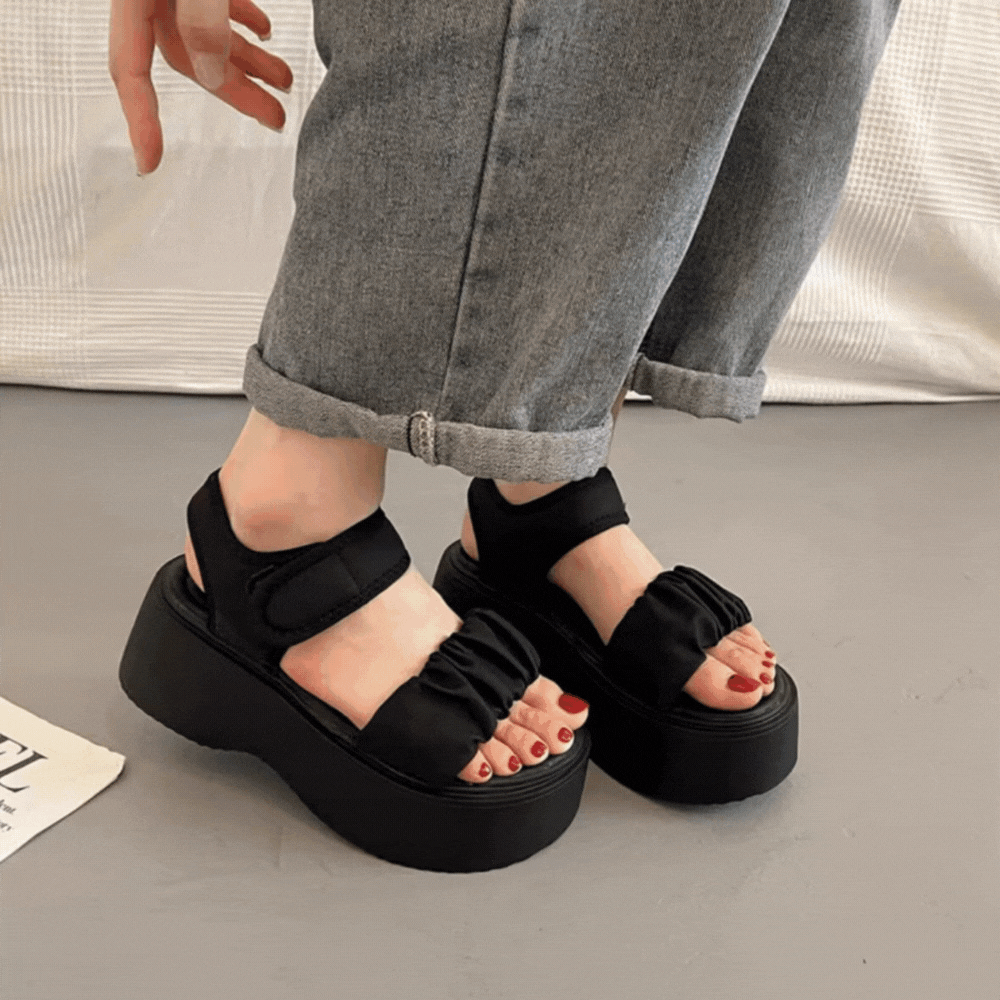 ギャザーデザイン｜厚底サンダル