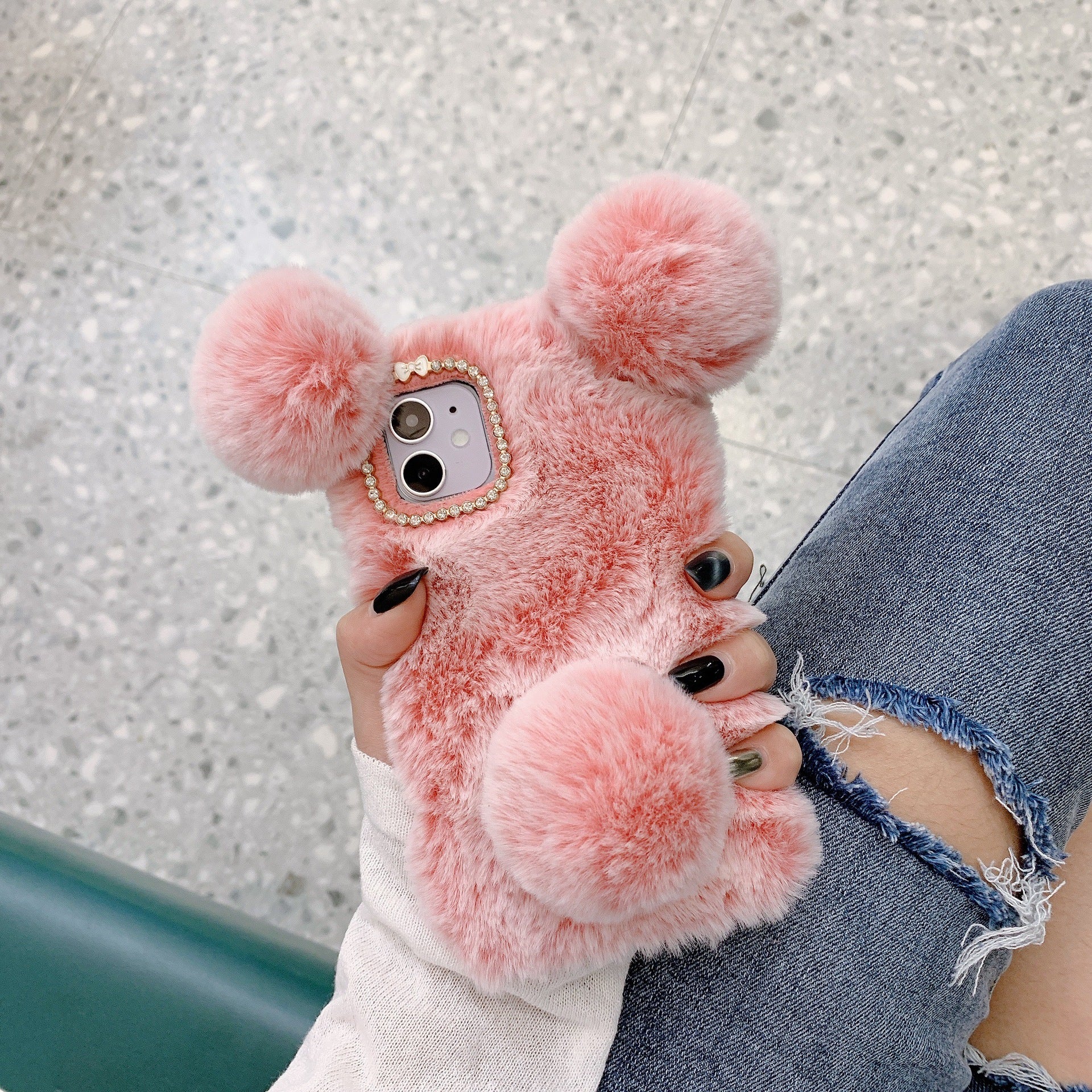 ファーボールデザインiPhoneケース