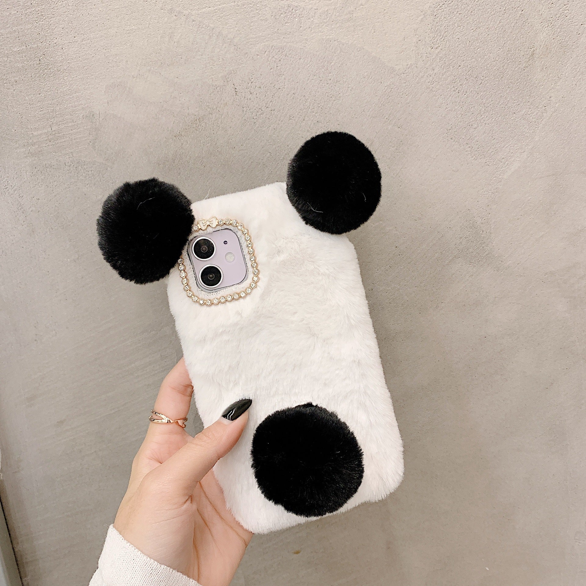 ファーボールデザインiPhoneケース