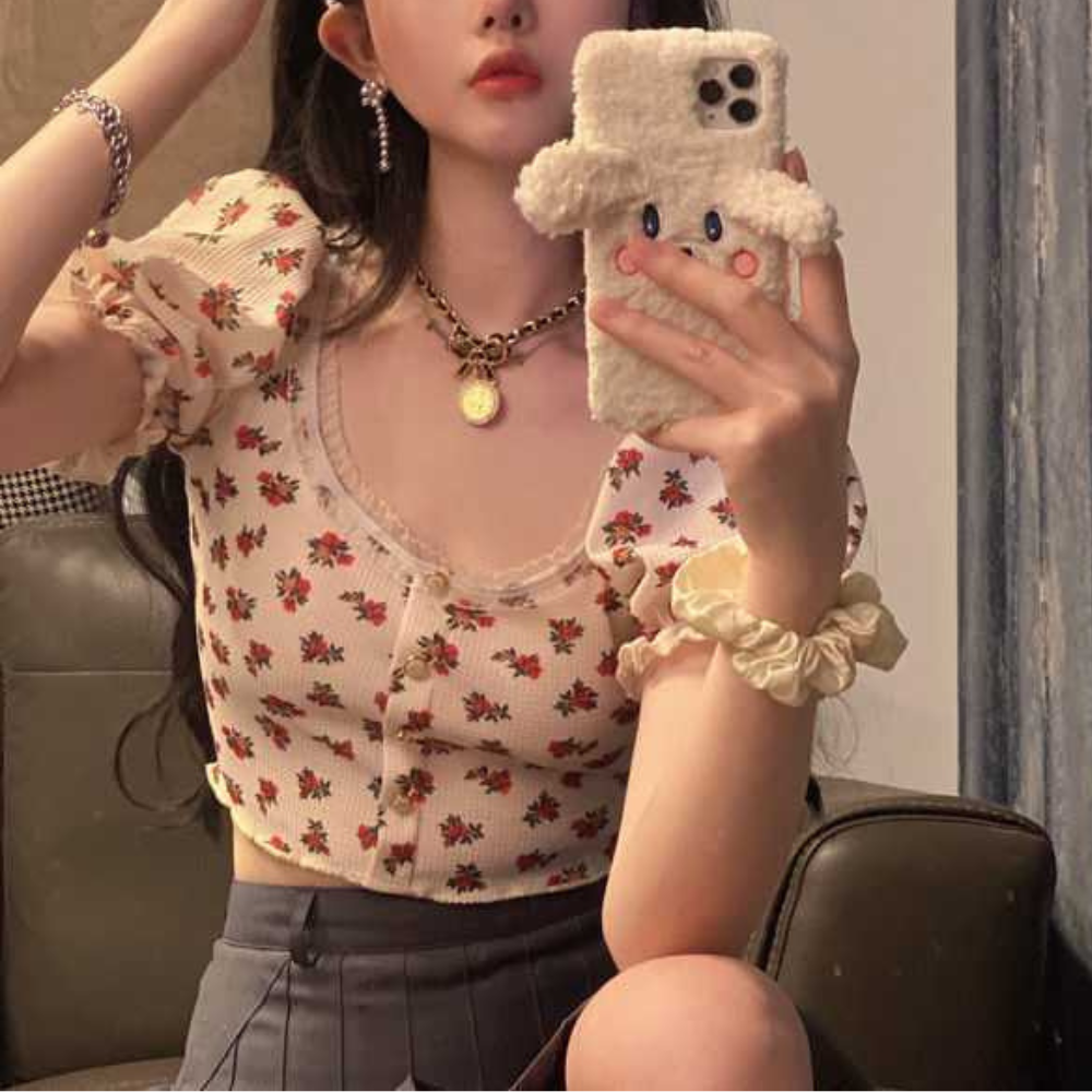 ガーリー気分を盛り上げる｜花柄パフスリーブショートトップス