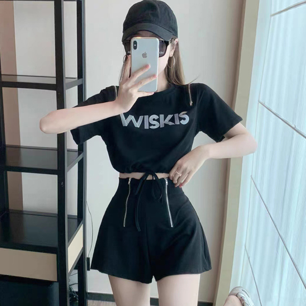 ショルダーカット｜ロゴT＆ショートパンツセットアップ