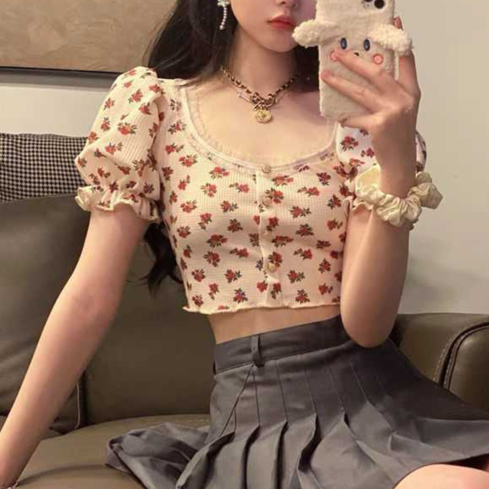 ガーリー気分を盛り上げる｜花柄パフスリーブショートトップス