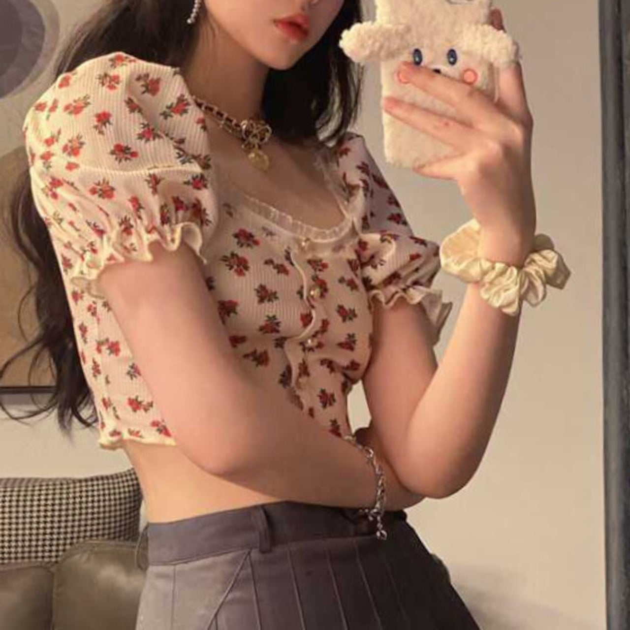 ガーリー気分を盛り上げる｜花柄パフスリーブショートトップス