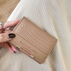 クロコ調デザイン｜コンパクト三つ折り財布