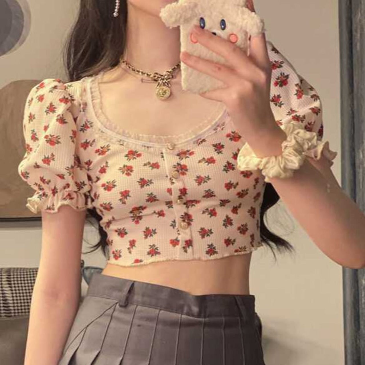 ガーリー気分を盛り上げる｜花柄パフスリーブショートトップス
