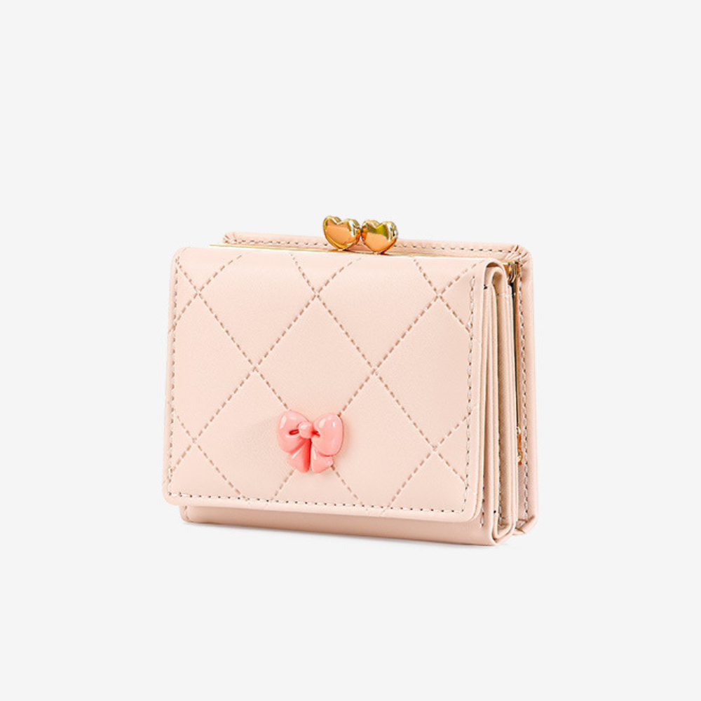 リボン×キルティング｜ハートモチーフ留め具付き三つ折り財布