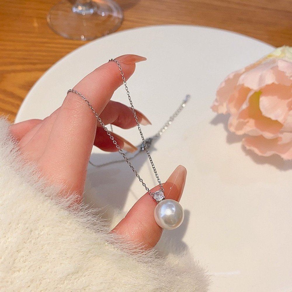 大粒パールチャームネックレス