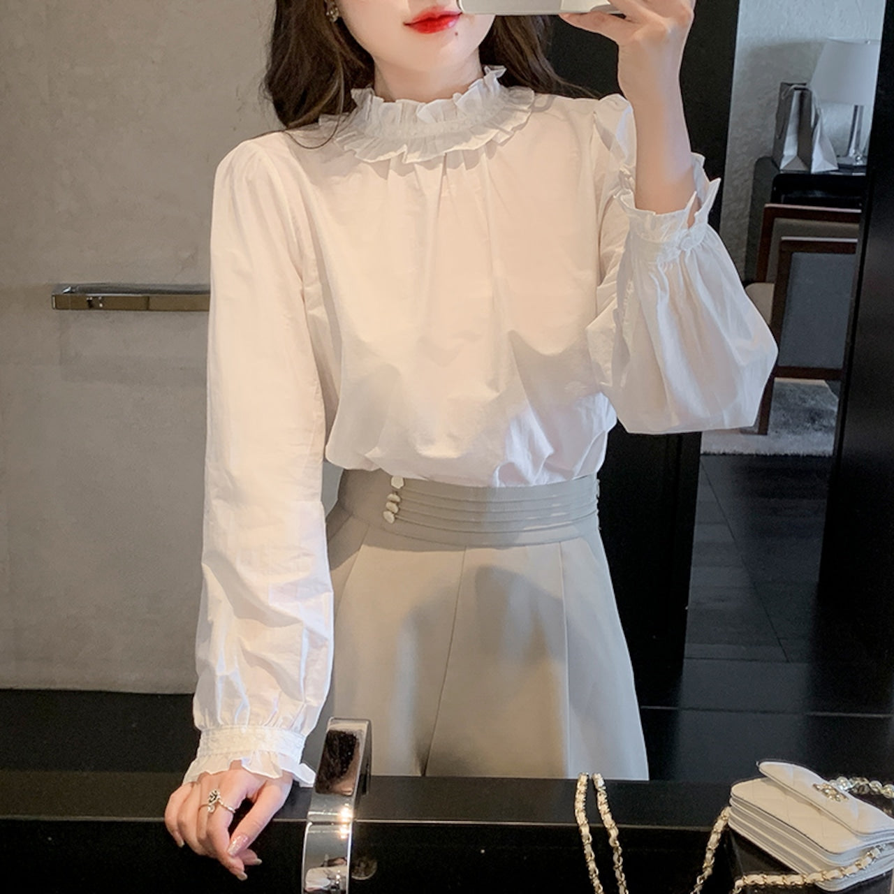 可憐に魅せる｜フリルデザインブラウス