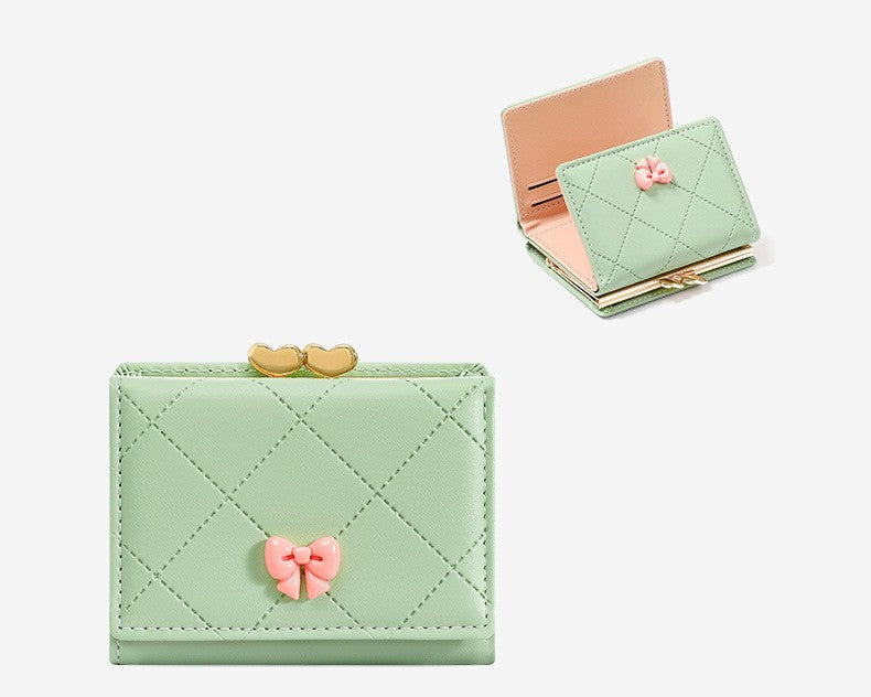 リボン×キルティング｜ハートモチーフ留め具付き三つ折り財布