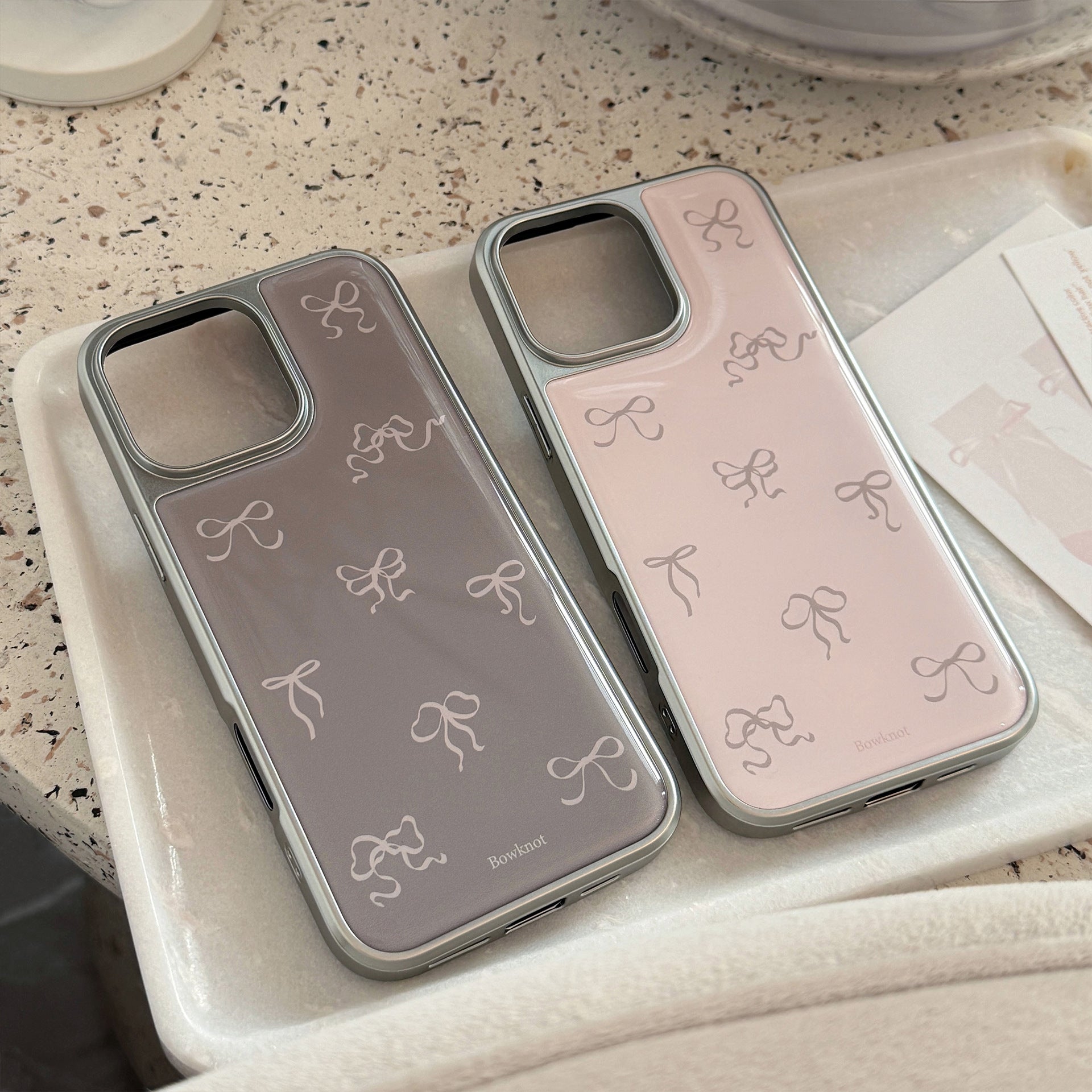 リボン柄プリント｜シルバーフレームiPhoneケース