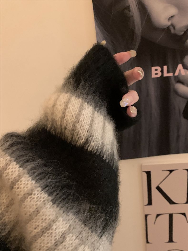 ゆるシルエット｜モノクロボーダーニットワンピース