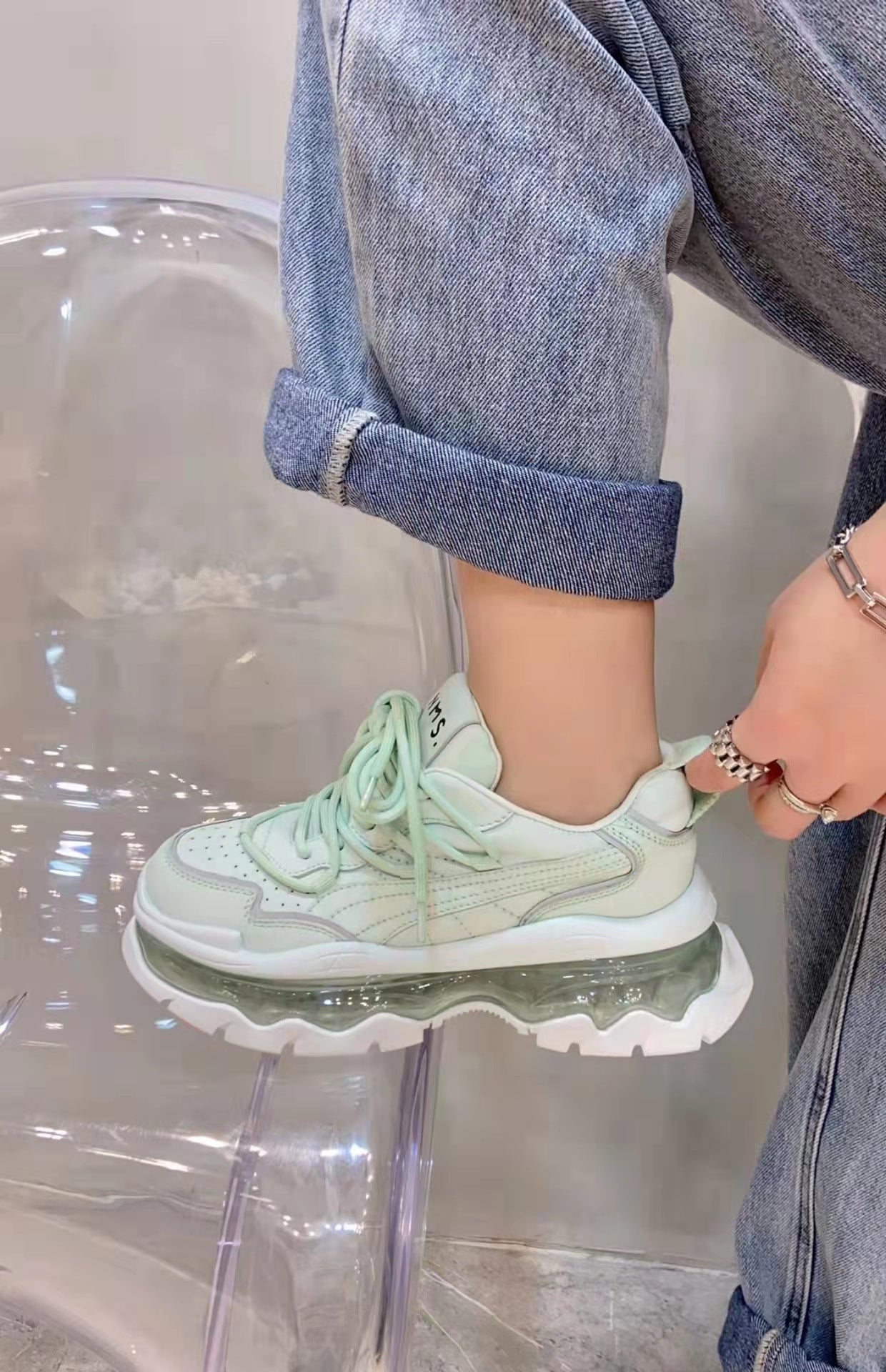 ボリュームソール｜クリアエアスニーカー