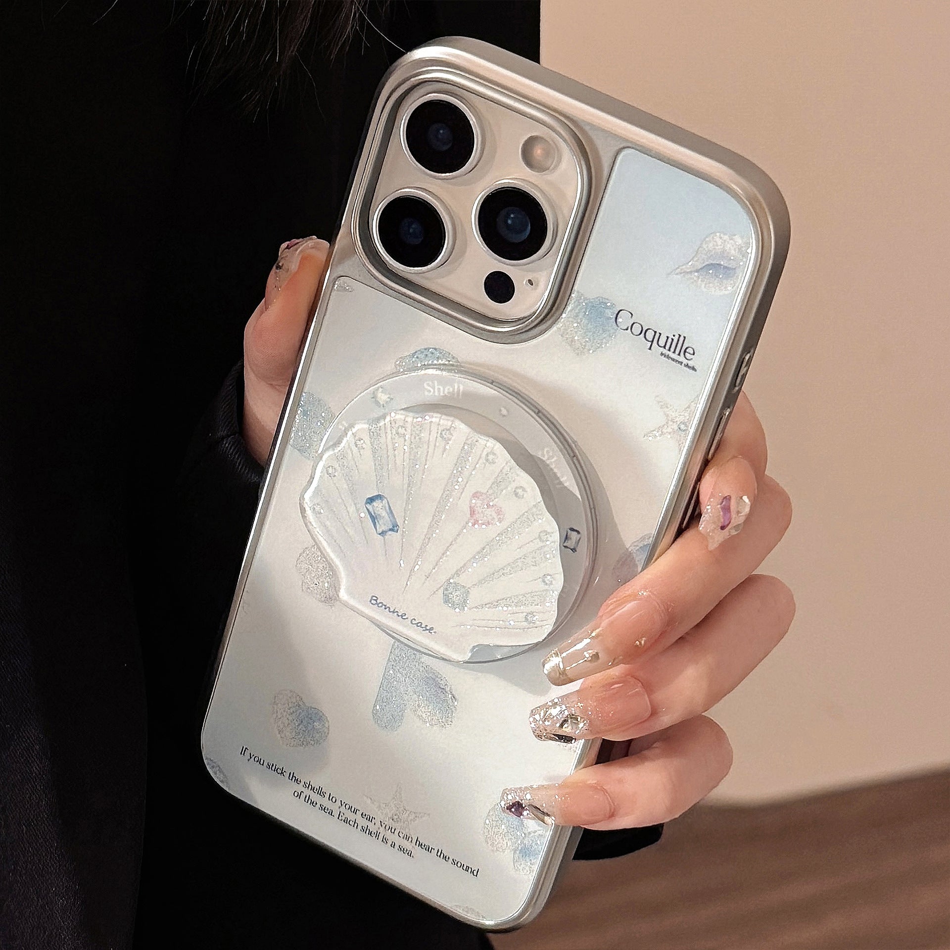 【MagSafe対応】シェルモチーフ＆キラきらラメ｜グリップ付きiPhoneケース
