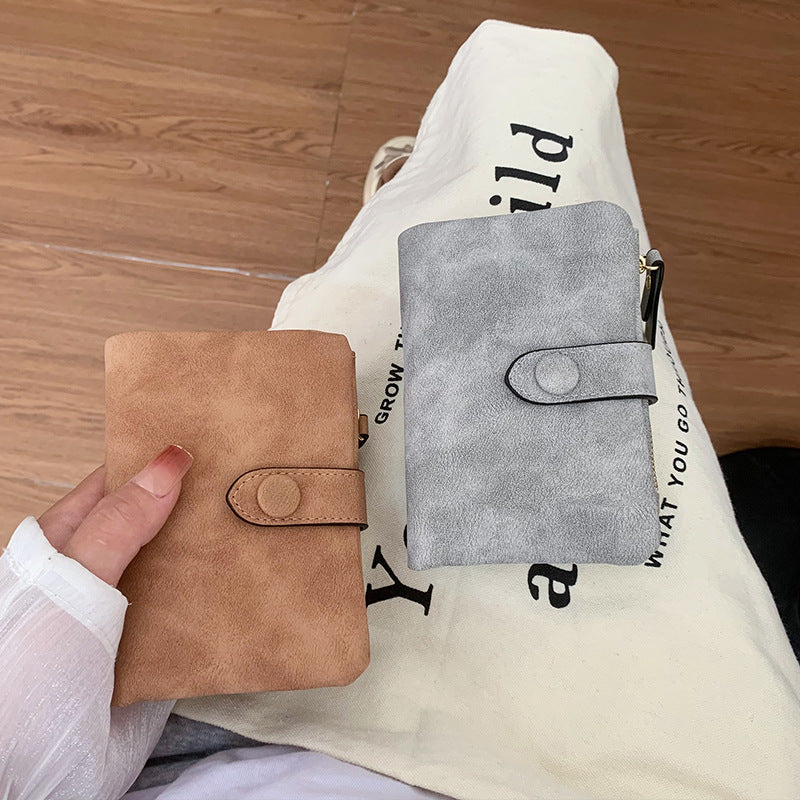 スエード調デザイン｜収納たっぷり二つ折り財布