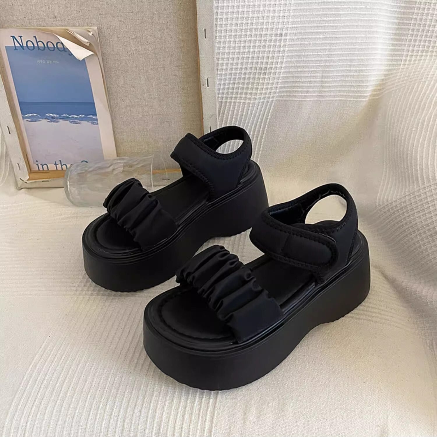 ギャザーデザイン｜厚底サンダル