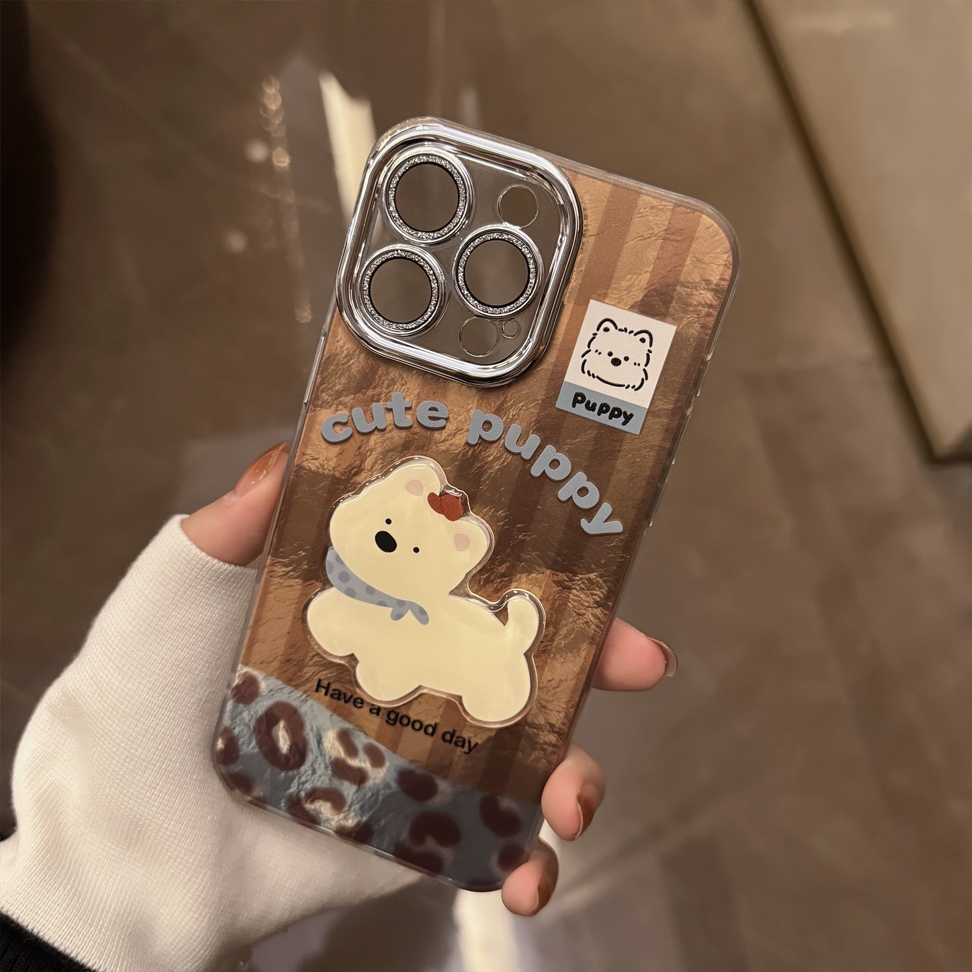 ビーズチャーム付き｜ころんとシルエットのiPhoneケース