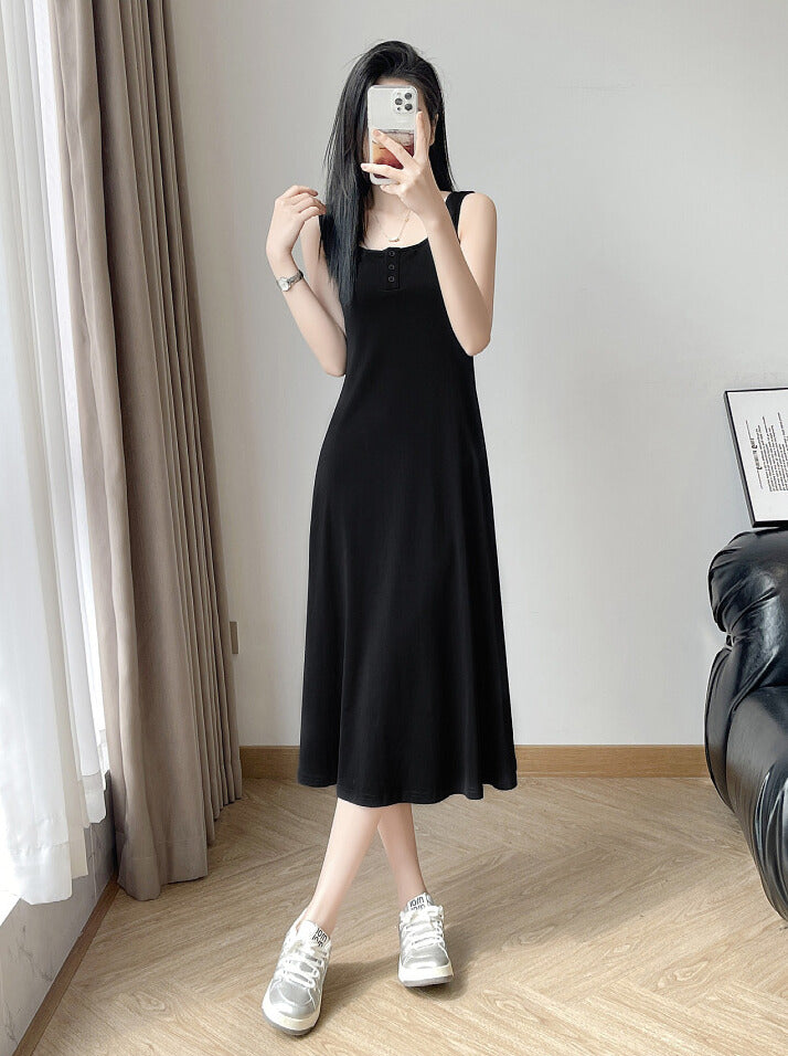 シンプルが今っぽい｜ブラックロングワンピース