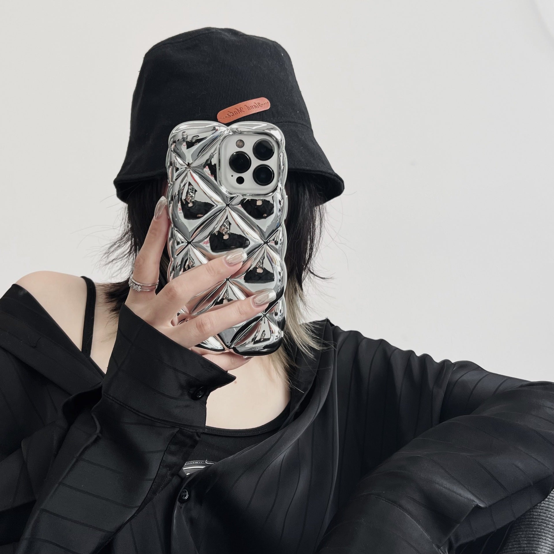 メタリックキルティングiPhoneケース