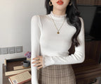 フリルネックリブニット｜上品スリムフィットトップス