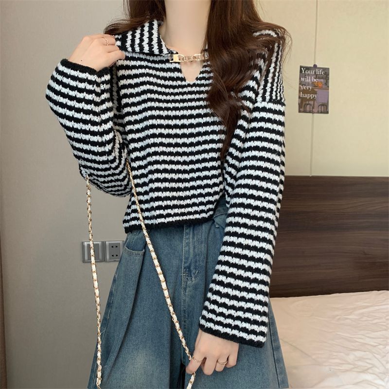 チェーン付きデザイン｜ゆったりニットトップス