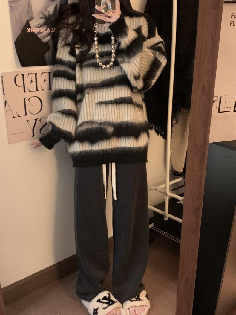 ゆるシルエット｜モノクロボーダーニットワンピース