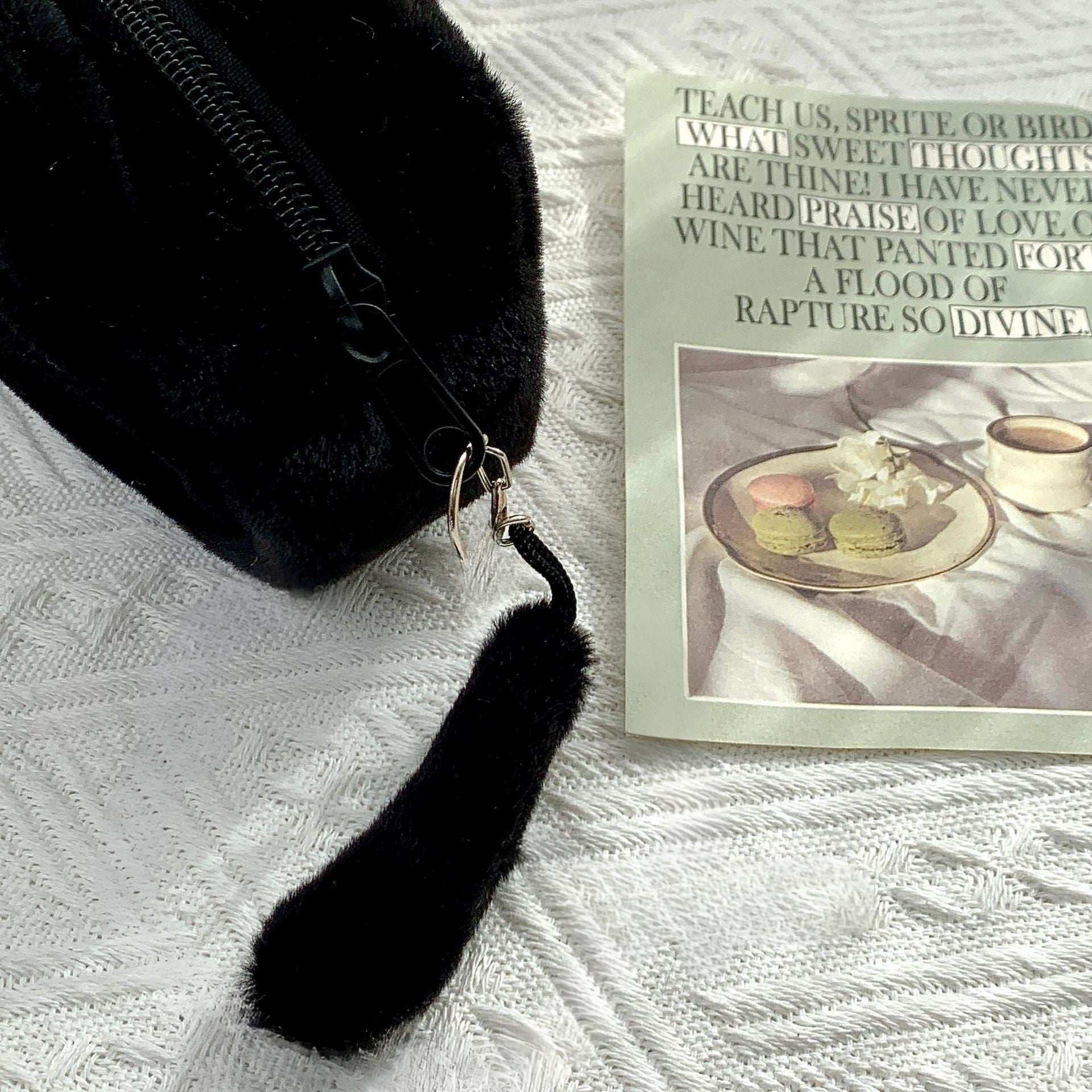 黒ねこフェイス｜ふわもこ小物ポーチ