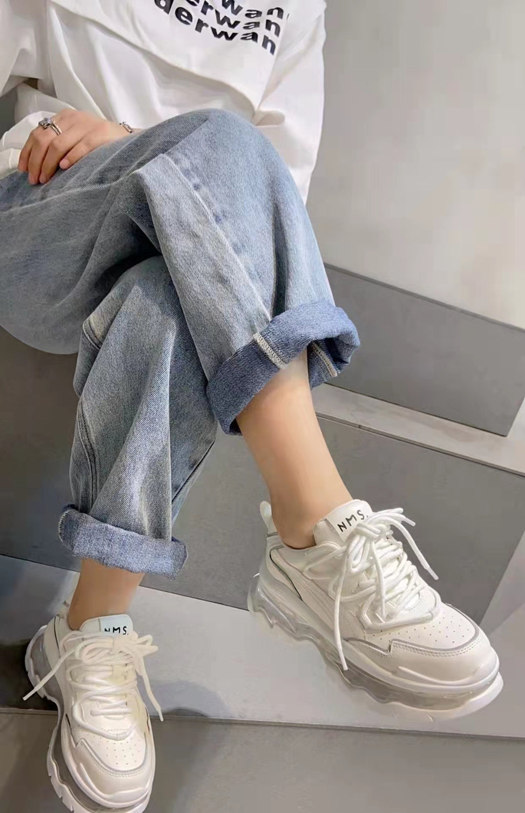 ボリュームソール｜クリアエアスニーカー