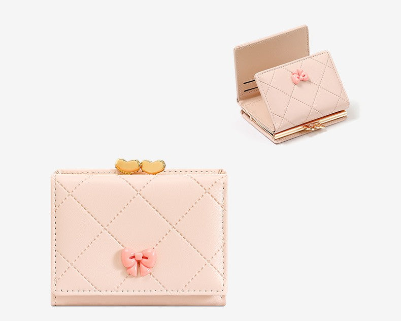 リボン×キルティング｜ハートモチーフ留め具付き三つ折り財布