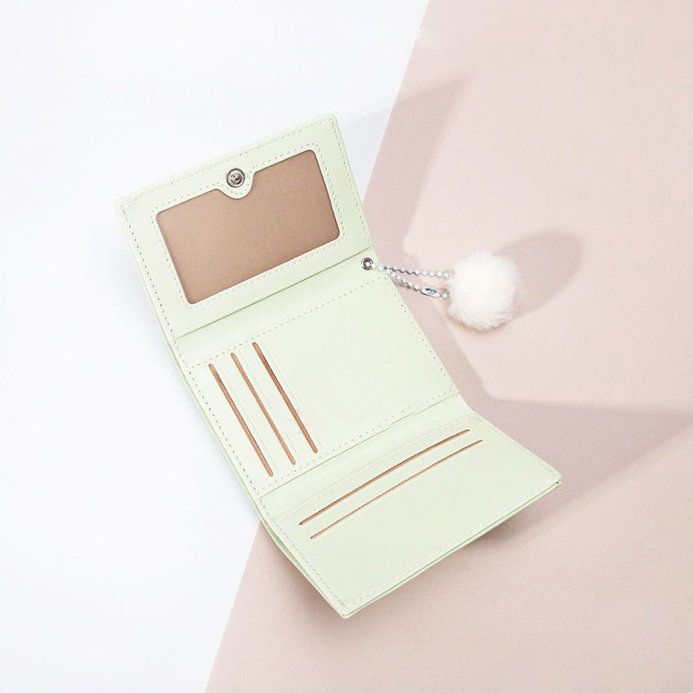 うさぎエンボス×ポンポンチャーム｜コンパクト三つ折り財布