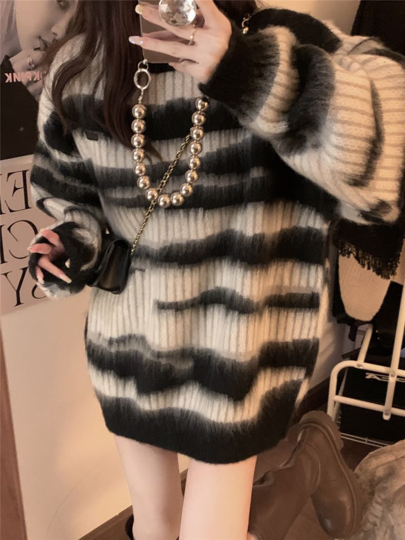 ゆるシルエット｜モノクロボーダーニットワンピース