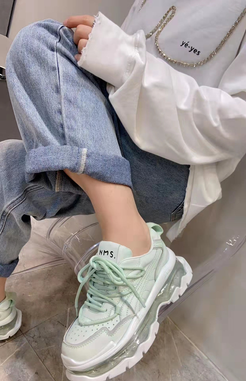 ボリュームソール｜クリアエアスニーカー
