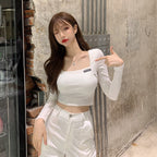 スクエアネック×細見えシルエット｜長袖ショートトップス