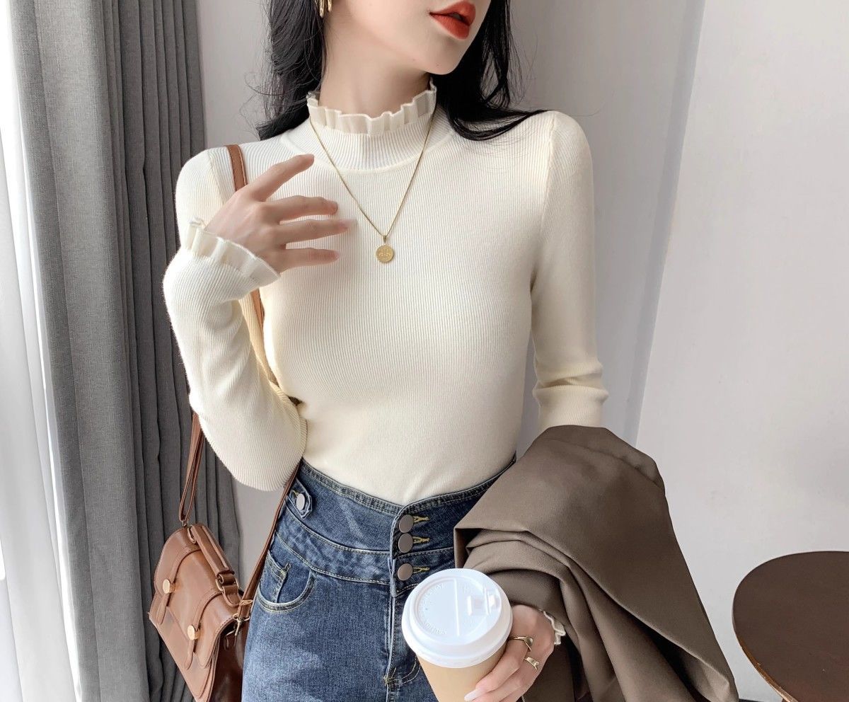 フリルネックリブニット｜上品スリムフィットトップス