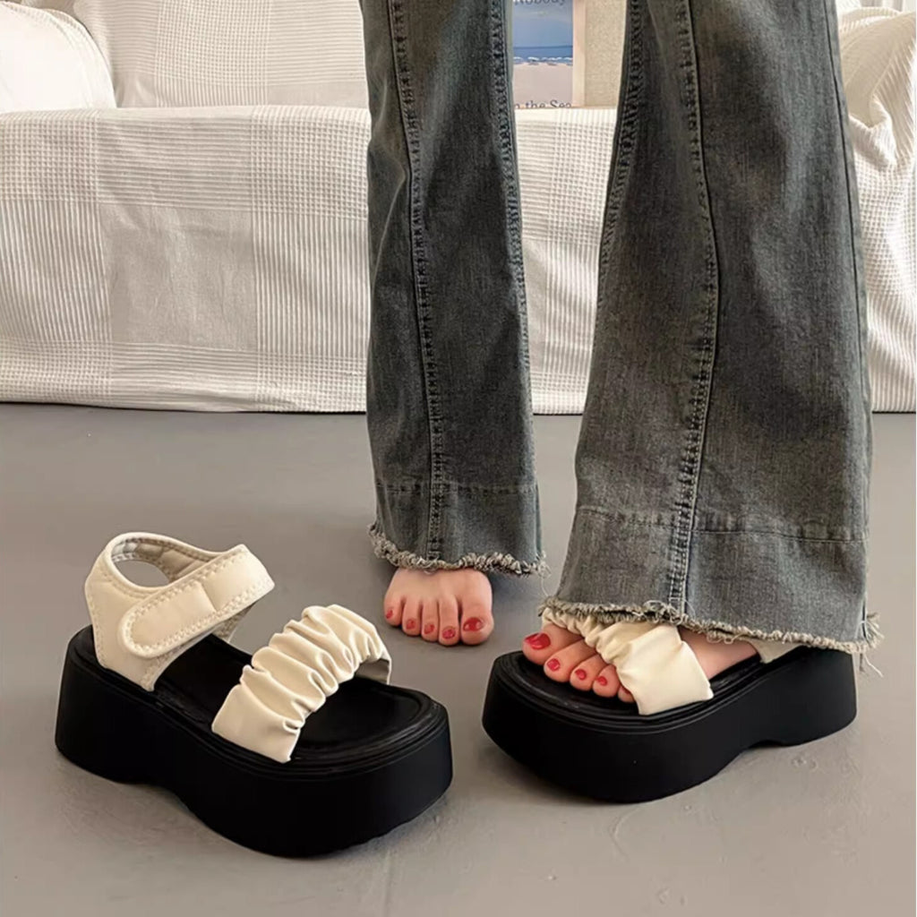 ギャザーデザイン｜厚底サンダル