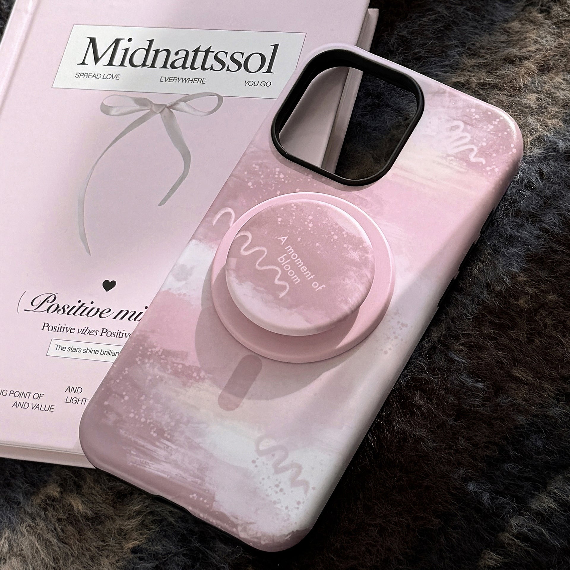 【MagSafe対応】やわらかピンク × アートグリップ｜iPhoneケース