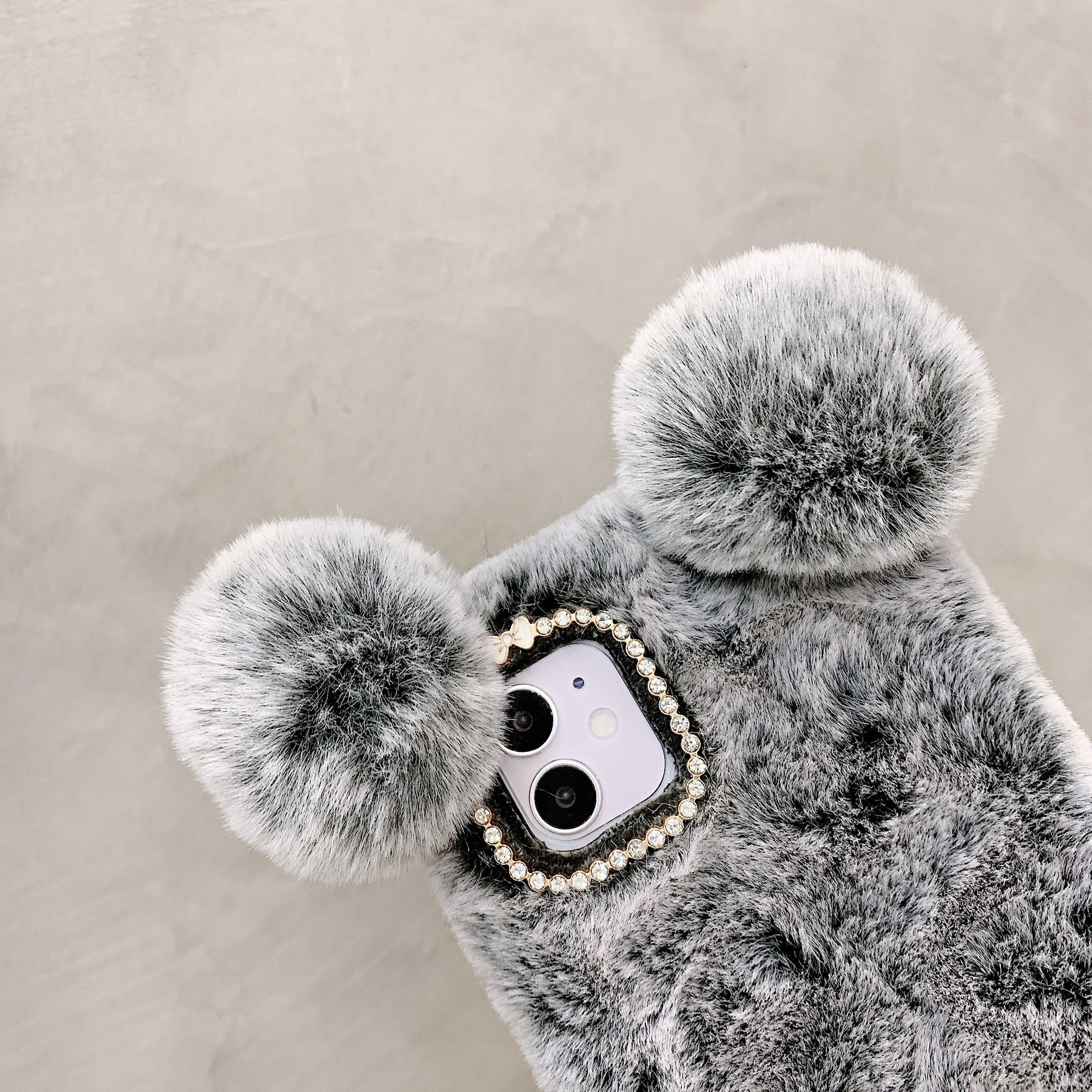 ファーボールデザインiPhoneケース