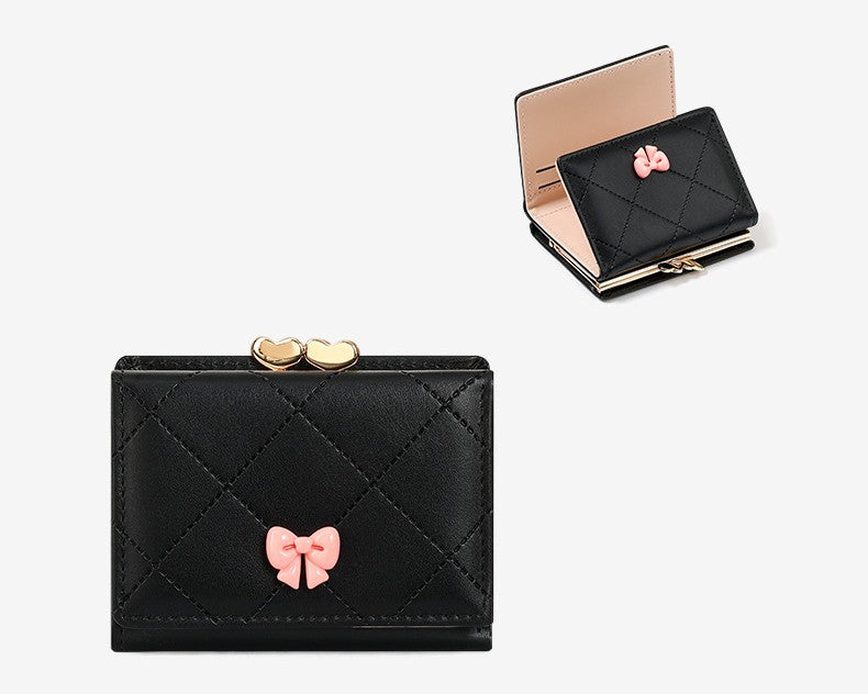リボン×キルティング｜ハートモチーフ留め具付き三つ折り財布