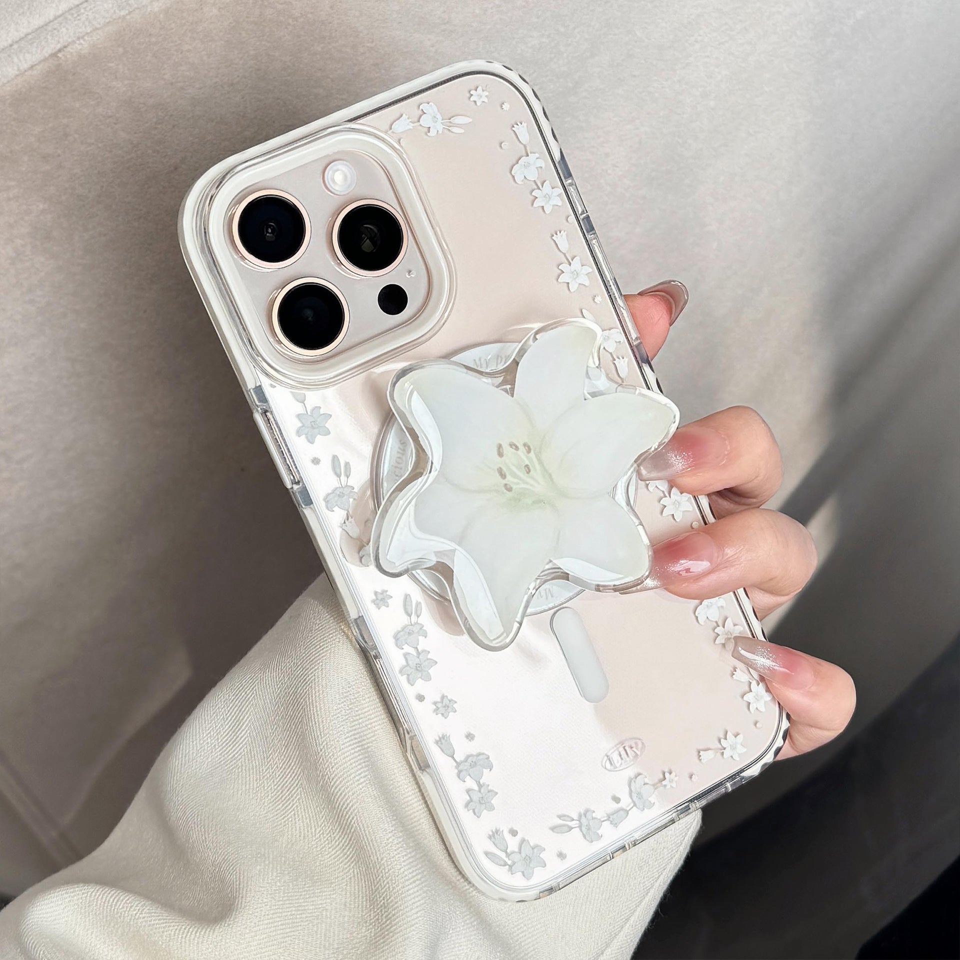 立体フラワー｜MagSafe対応iPhoneケース（スタンド付き）