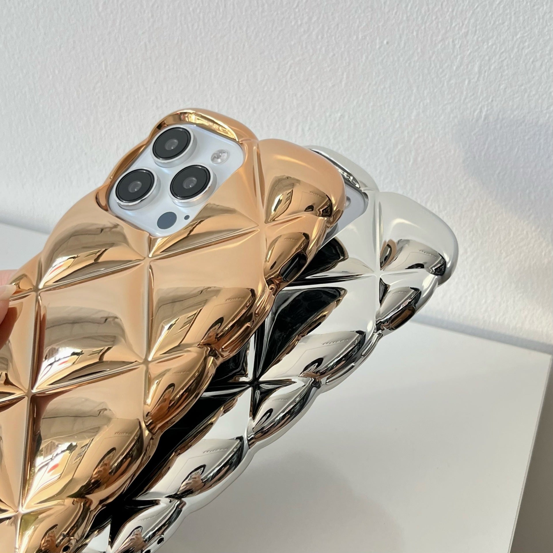 メタリックキルティングiPhoneケース