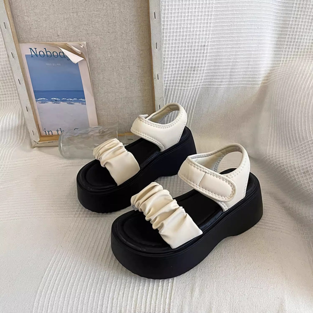 ギャザーデザイン｜厚底サンダル