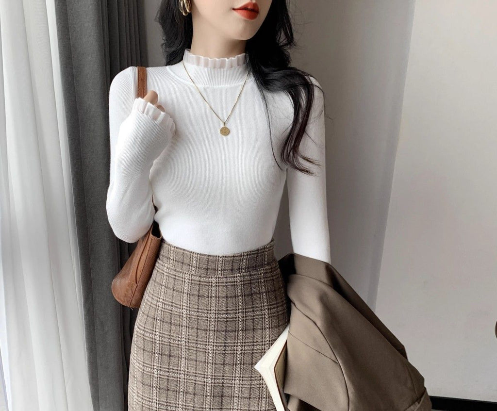 フリルネックリブニット｜上品スリムフィットトップス